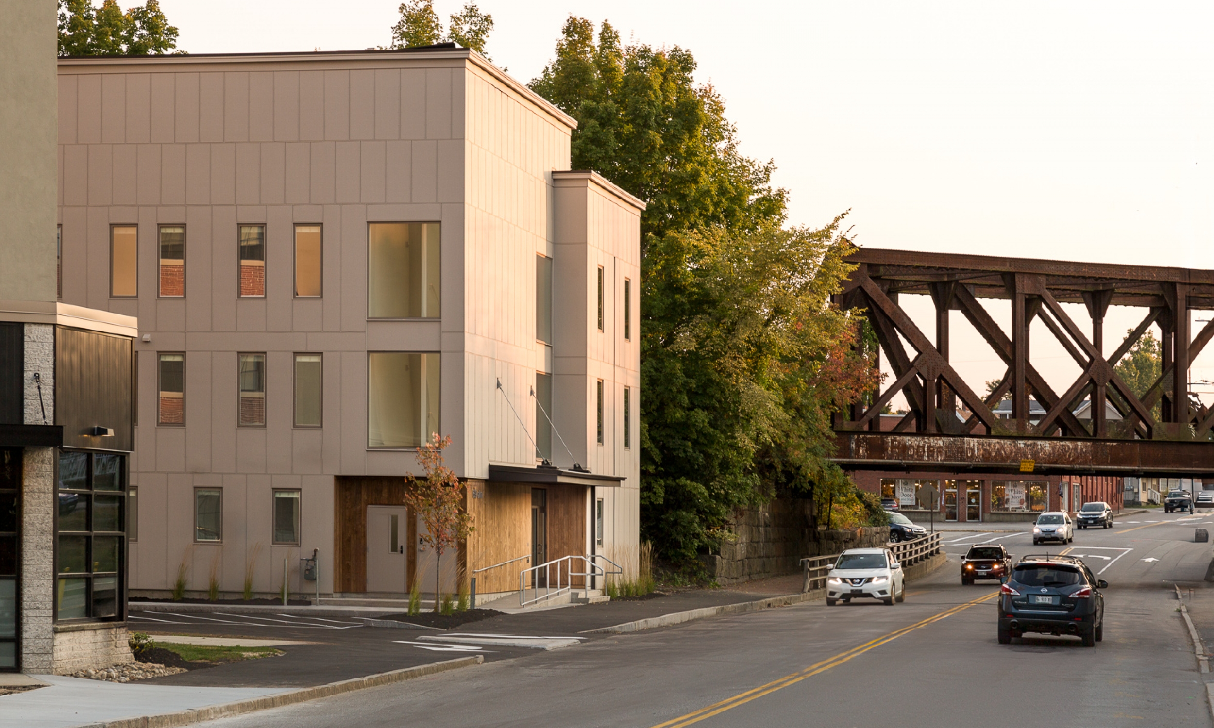 Multifamily housing, Hardie-panels, Thermory, natural wood